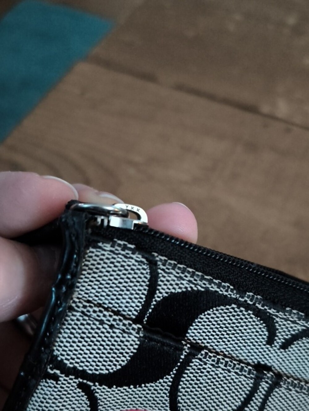 Coach Black & Red Signature Key Card Wallet โฅ๏ธ๐ Coin Bag Keychain โฅ๏ธ - Picture 8 of 9